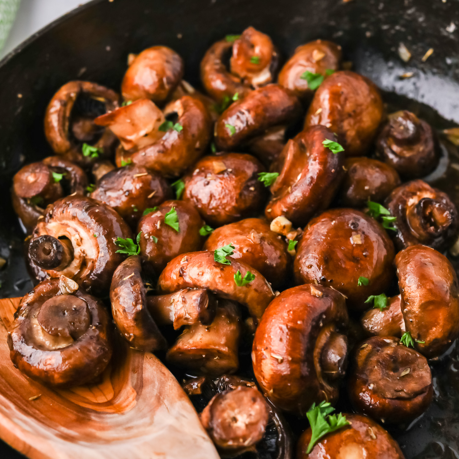 Quick Garlic Butter Mushrooms: Steakhouse Flavor, 20-Min Recipe
